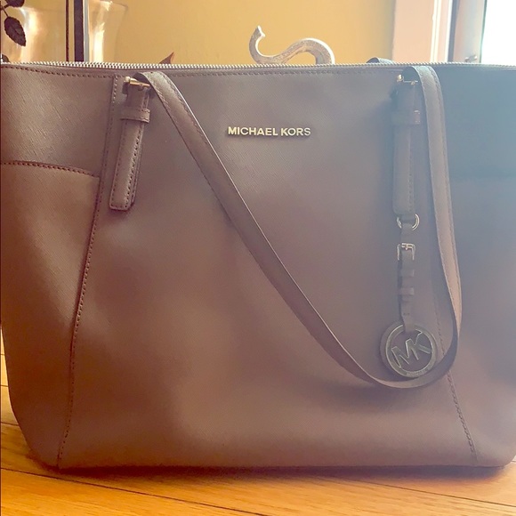 Michael Kors Handbags - Michael Kors Jet Set Leather Tote Bag